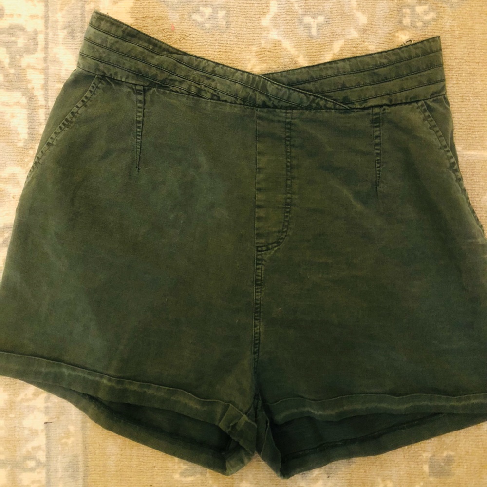 Avec Les Filles Forest Green Shorts